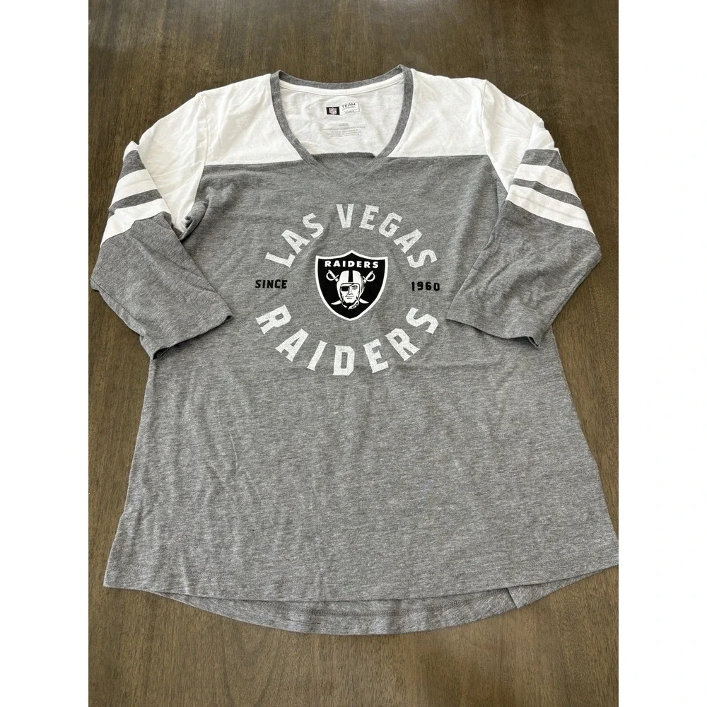 Las Vegas Raiders T Shirt Womens Medium Gray White Fan Football Team Apparel Tee